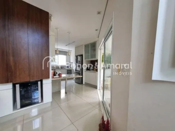 Imagem Linda e espaçosa casa com 308 m² de área construída. A residência possui 4 quartos (todos com a...