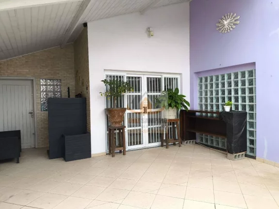 Imagem Casa Térrea, 3 Dormitórios + Edícula, Piscina Infantil, 300 metros Baln. Gaiovota