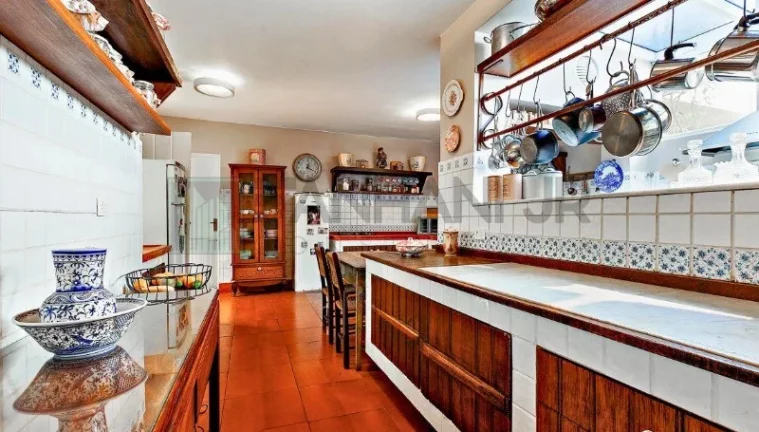 Imagem Casa estilo Farm House para Locação no Jardim Paulista - São Paulo-SP: 3 Quartos, 1 Suíte, 4 Salas, 4 Banheiros, 2 Vagas, 223m².