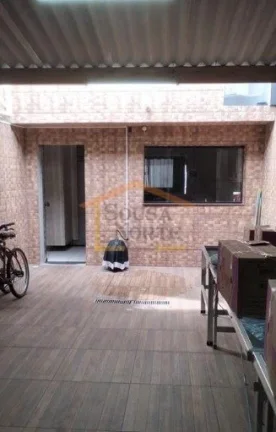 Imagem Sobrado com 250 m² de área útil, dispõe de 2 dormitórios com varanda, 1 banheiro, sala de estar...
