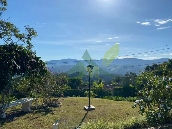 Imagem Belíssima Chácara à Venda em Condomínio Fechado com Vista da Pedra Grande