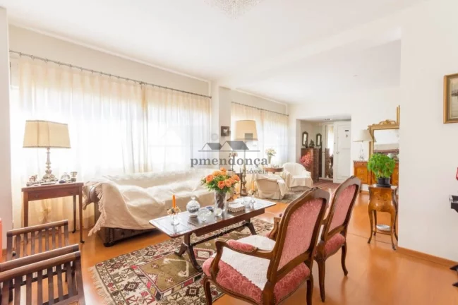 Imagem Apartamento amplo em uma das ruas mais cobiçadas de Pinheiros! Reformado, com 4 dormitórios sendo ...