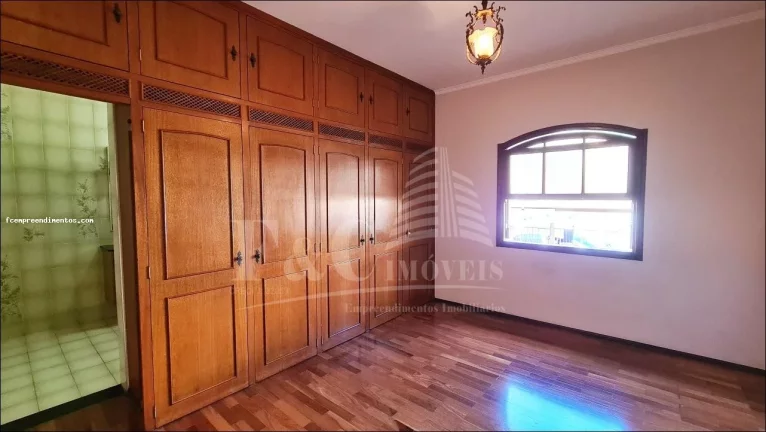 Imagem Casa para Venda em Limeira, Centro, 4 dormitórios, 2 suítes, 2 banheiros, 4 vagas
