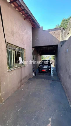 Imagem Casa à Venda no Jardim Carlota em Londrina com 247m² de Área Útil, 3 Quartos sendo 1 Suíte, Edícula Completa e 2 Vagas de Garagem
