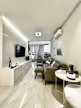 Imagem Apartamento reformado, 75m², 2 quartos, 2 vagas, na segunda quadra do mar da Praia de Itapoã