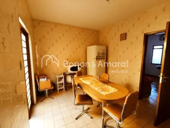Imagem Casa com 3 Quartos, 2 Banheiros (1 interno e 1 externo)cCopa com área de luz e Sala de Jantar.
Sala...