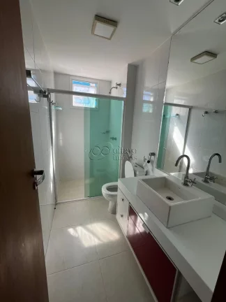 Imagem Imóvel à venda na Praia do Pecado, Macaé-RJ: Apartamento de 3 quartos com suíte, sala ampla e 2 vagas de garagem