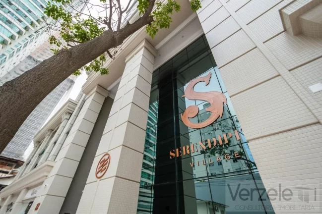 Imagem Apartamento 4 ou + dormitórios para Venda em Balneário Camboriú / SC no bairro Centro