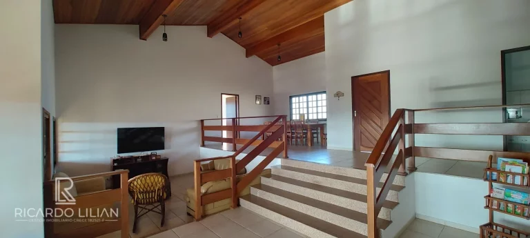 Imagem "Espetacular Casa em Condomínio Fechado: 4 Suítes, Área Gourmet, Piscina e Vista Inigualável!"