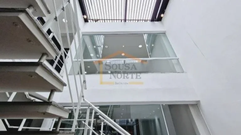 Imagem Prédio comercial situado em uma região de intenso movimento, oferecendo excelente visibilidade.
Es...