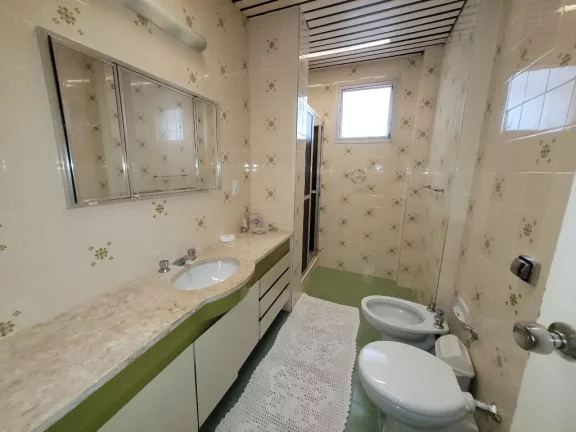 Imagem PITANGUEIRAS – NA QUADRA DA PRAIA, COM VISTA PARA O MAR, LOCAL NOBRE, OPORTUNIDADE ÚNICA, 160 M² ÚTEIS, LOCALIZAÇÃO PRIVILEGIADO, 01 VAGA DE GARAGEM