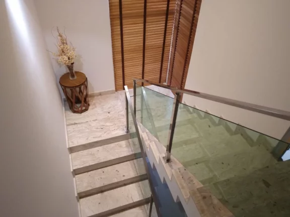 Imagem Casa de Luxo no Condomínio Ravines - Espaço, Conforto e Elegância