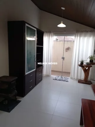 Imagem Casa de Alvenaria com 4 Dormitórios sendo 3 suítes localizado em Banheiros em Camboriú
