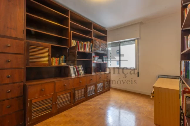 Imagem Apartamento reformado em Higienópolis com 188m², pronto para morar.