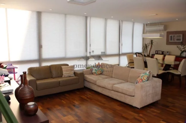 Imagem Belíssimo apartamento em andar alto, sendo 1 por andar, recém reformado com fino acabamento. Bem a...