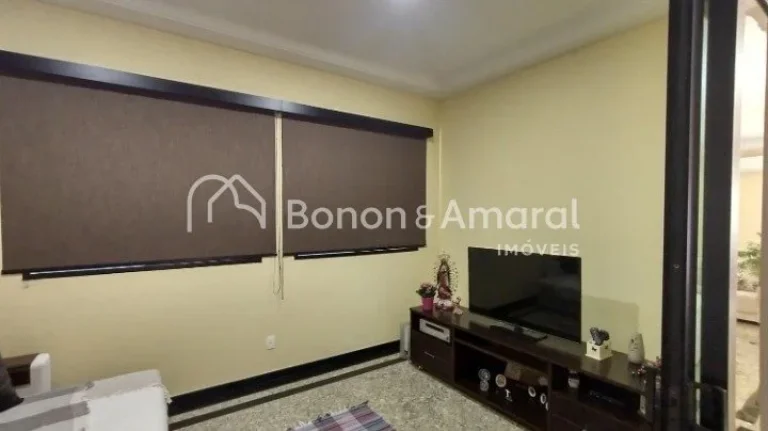 Imagem Aconchegante casa Ã  venda no condomÃ­nio EstÃ¢ncia ParaÃ­so. 

A residÃªncia possui Ã¡rea de 380 mÂ...