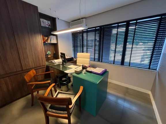 Imagem Sala Comercial no Centro de Balneário Camboriú