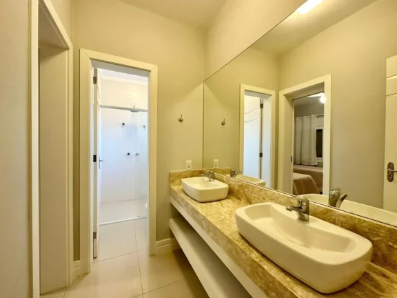 Imagem Casa em Condominio 4 Dormitórios - Bairro Centro