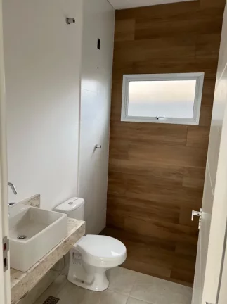 Imagem Oportunidade Linda Casa 3 Dorms sendo uma Suíte - Cond. Malibu
