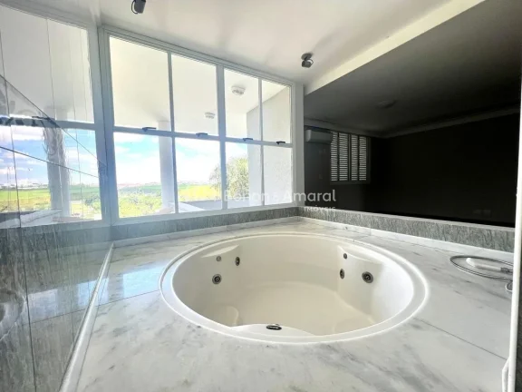 Imagem Linda casa de alto padrão, recém reformada! A residência possui living para vários ambientes, sa...