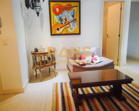 Imagem Completo em todos os detalhes, contemplada com um edifício de formas ousadas e modernas. Localizado...