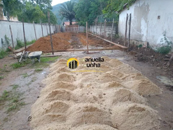 Imagem Linda Casa bem localizada em condomínio - 2Qts, Suíte Oportunidade!