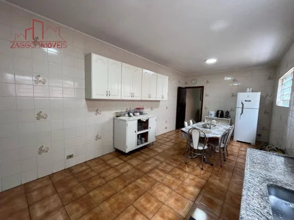 Imagem Casa com 116m² - 3 dorms - 2 vagas - Jd. Monte Azul.