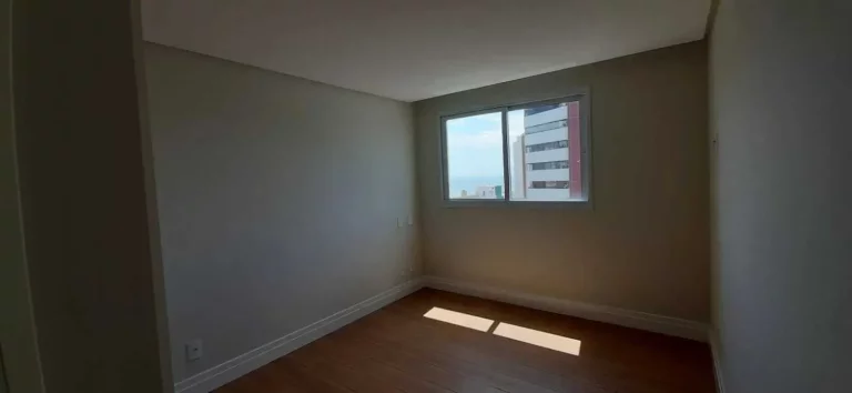 Imagem Apartamento com 4 dormitórios sendo 2 suítes e 3 vagas de garagem em Balneário Camboriú/SC