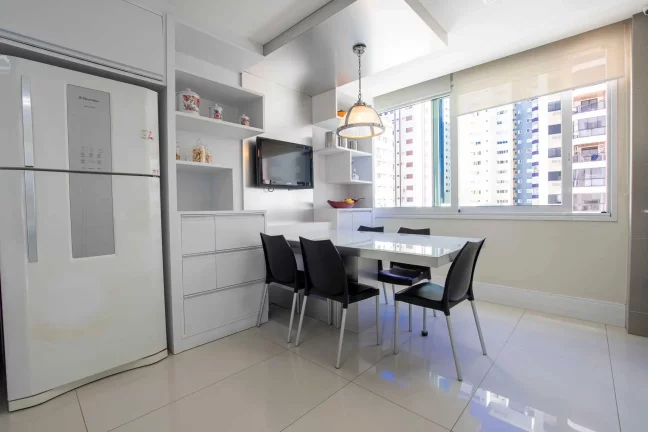 Imagem Apartamento diferenciado com 4 suítes e 5 vagas de garagem no Centro de Balneário Camboriú/SC
