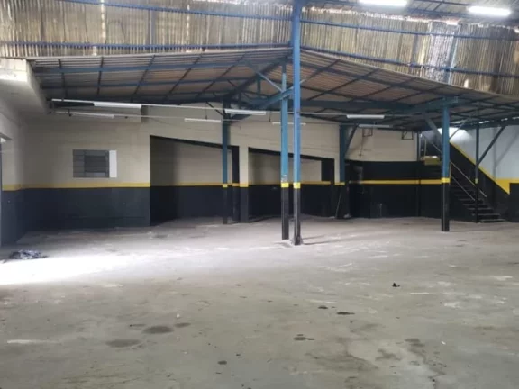 Imagem Aluguel de Galpão Comercial de 996m² em Santo André-SP, Bairro Campestre, 5 Banheiros Inclusos!