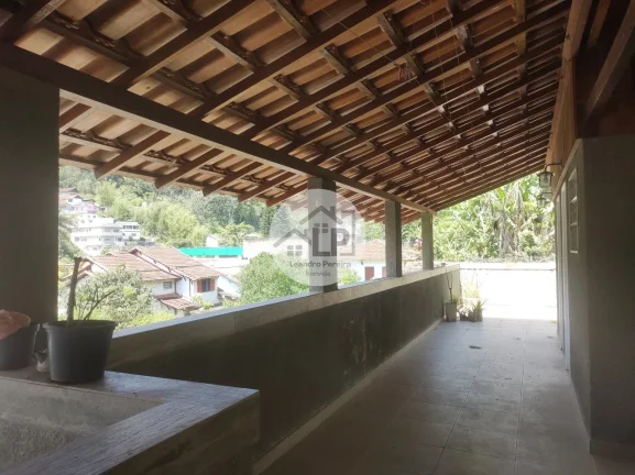 Imagem 2 Casas + Edícula no Quitandinha/Petrópolis - Vagas para 9 Carros - Acesso Rio