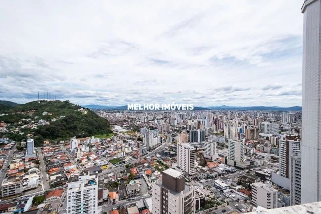 Imagem Apartamento Gardupleá venda finamente mobiliado com 3 suítes, 4 vagas de garagem localizado em Itajaí