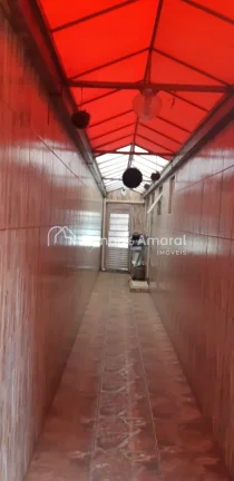 Imagem Sobrado com excelente estrutura e espaços bem distribuídos. No andar térreo, conta com uma sala a...