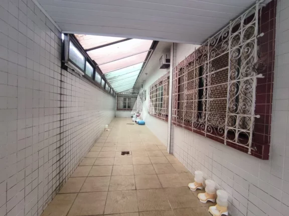Imagem Casa Térrea com 3 quartos, 4 vagas e edícula - São Vicente / SP