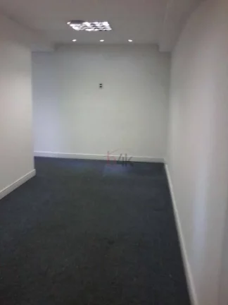 Imagem Sala Comercial de 212m² com 3 Vagas para Alugar na Berrini