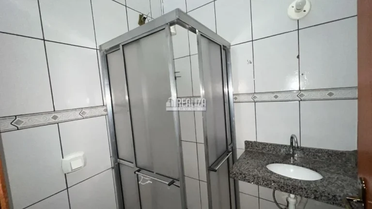 Imagem Casa para alugar no bairro Cidade Nova, Uberaba - 2 dormitórios, 1 suíte, 4 garagens
