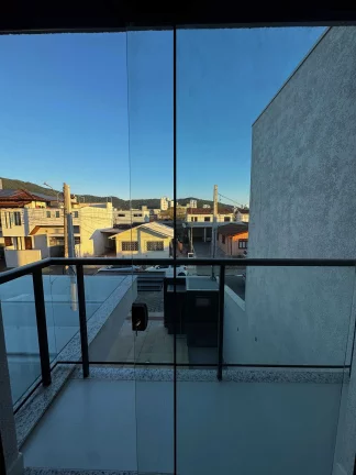 Imagem Sobrado com 3 suítes e 2 vagas de garagem no Dom Bosco em Itajaí