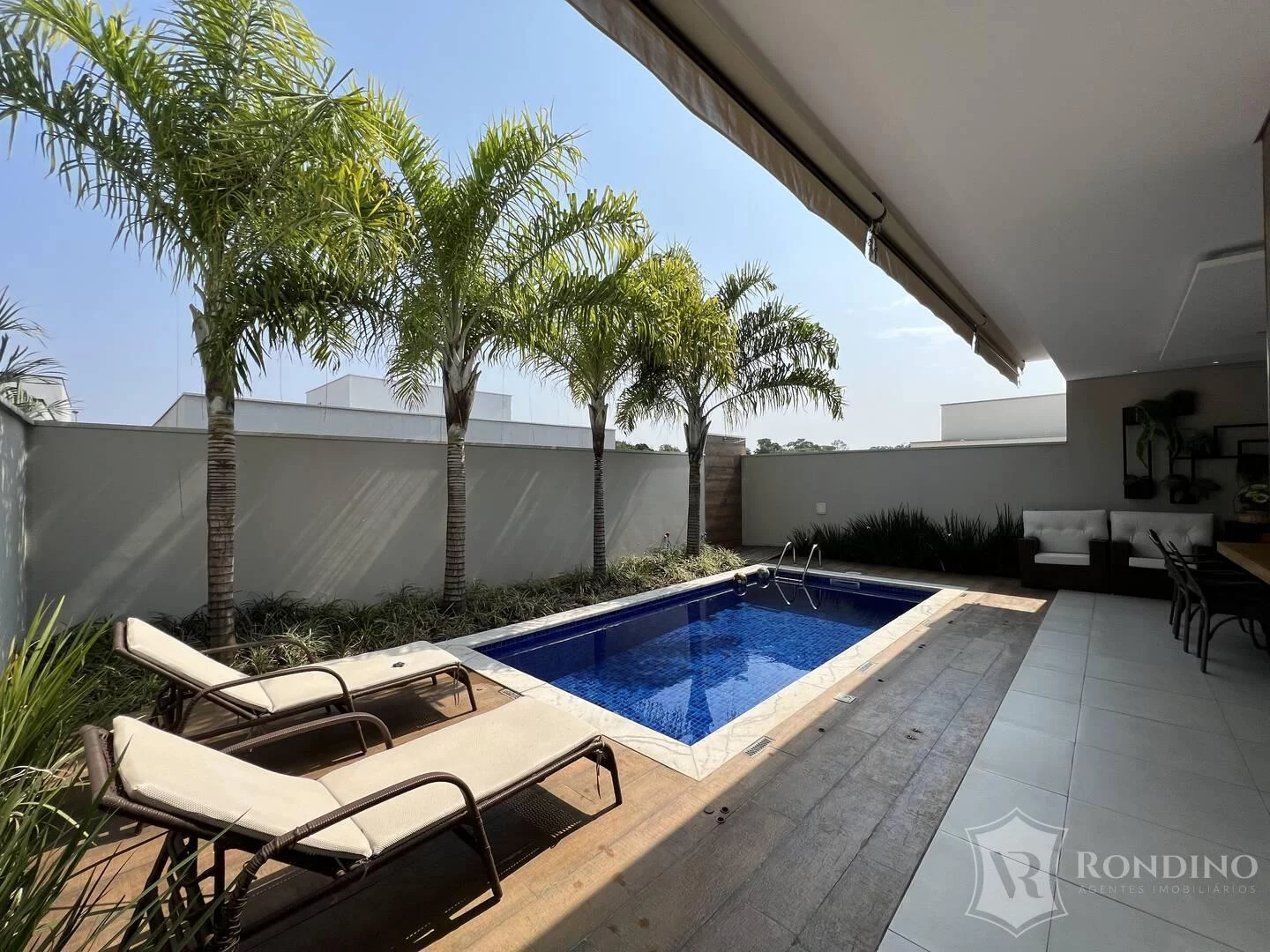 Imagem Sobrado no condomínio Le France, com varanda gourmet e piscina