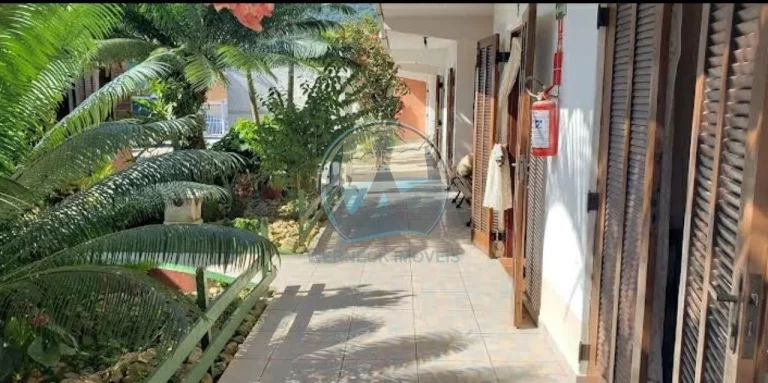 Imagem Predio à venda em Ubatuba-SP, bairro Maranduba: 1 quarto, 1 sala, 1 banheiro, 1 vaga de garagem, 50,00 m² de área.