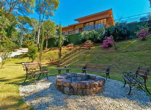 Imagem O Equilíbrio Perfeito entre o Design Moderno e o Acolhimento da Serra