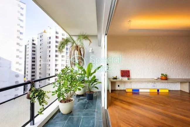 Imagem Lindo apartamento reformado em Higienópolis. São 185m² de área privativa, 03 suítes e 02 vagas ...