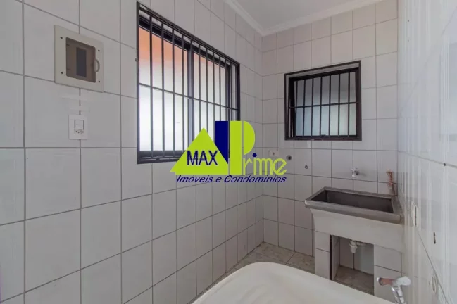 Imagem Casa de Luxo para Locação na Vila Granada, São Paulo-SP: 5 Quartos, 1 Suíte, 3 Salas, 3 Banheiros, 6 Vagas de Garagem.