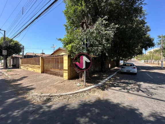 Imagem CASA DE ESQUINA PARA VENDA. casa muito bem localizada contento: -3 quartos sendo 1 suíte -sala de e...