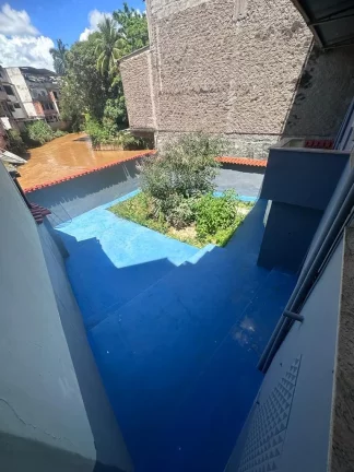 Imagem Casa linear no primeiro pavimento composta de 3 quartos sendo uma suíte reformada piso em porcelanato em excelente localização no centro de Alegre ES.