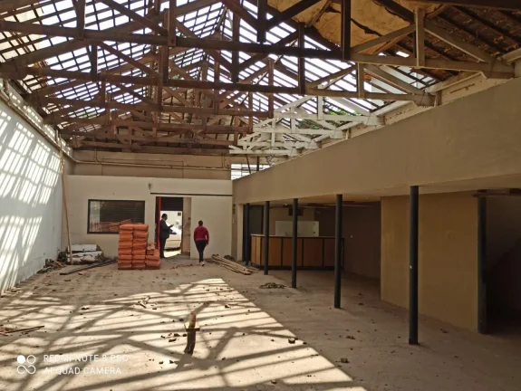 Imagem Barracão de 300m² com recepção, escritório, banheiroòtima localização. - Atual.07-01-26
