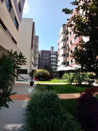 Imagem Condomínio Clube próximo ao Parque Barigui - 3 quartos. 1 suíte. Vaga dupla. 71,32 m² privativos. Face Oeste.