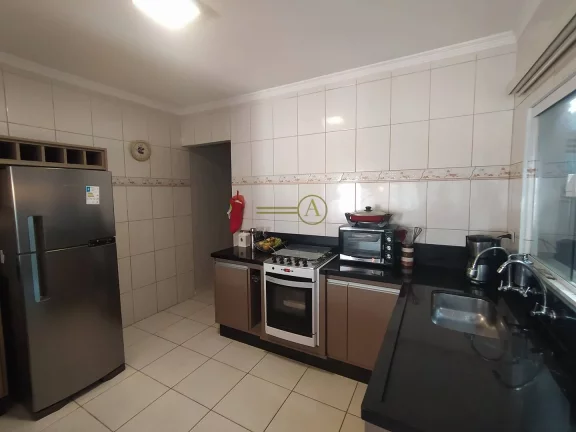 Imagem Casa á 700m da Praia, 2 dorms toda reformada à venda em Peruíbe