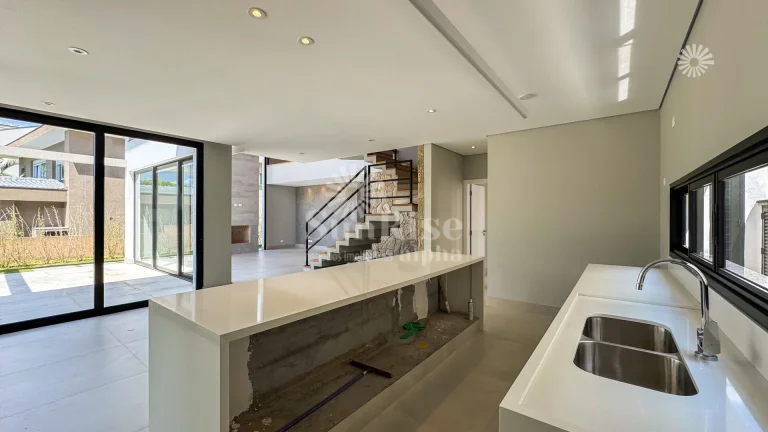 Imagem Casa de alto padrão à venda em Barueri com 4 quartos e 4 vagas 400 m² por R$ 2.500.000,00 Residencial Morada dos Lagos - BarueriSP
