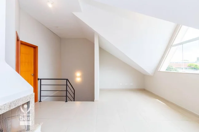 Imagem Sobrado com 4 Quartos, 1 Suite, 3 Vagas, com Lareira e Churrasqueira à venda, 207 m² por R$ 1.200.000,00 - Bom Retiro - Curitiba/PR
