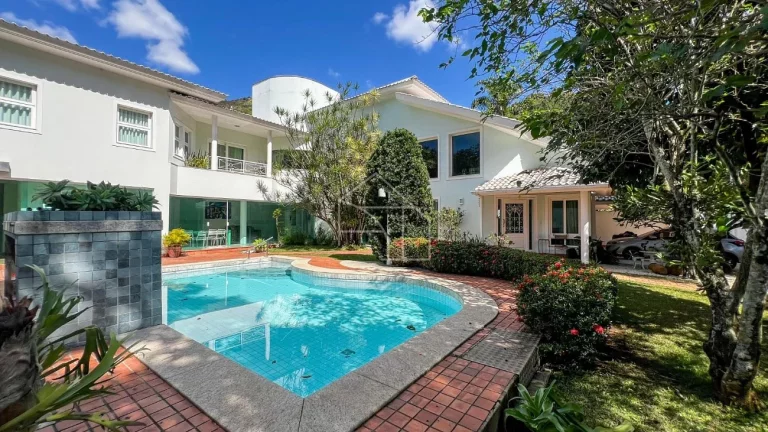 Casa de Alto Padrão à Venda em Fradinhos - Vitória/ES
